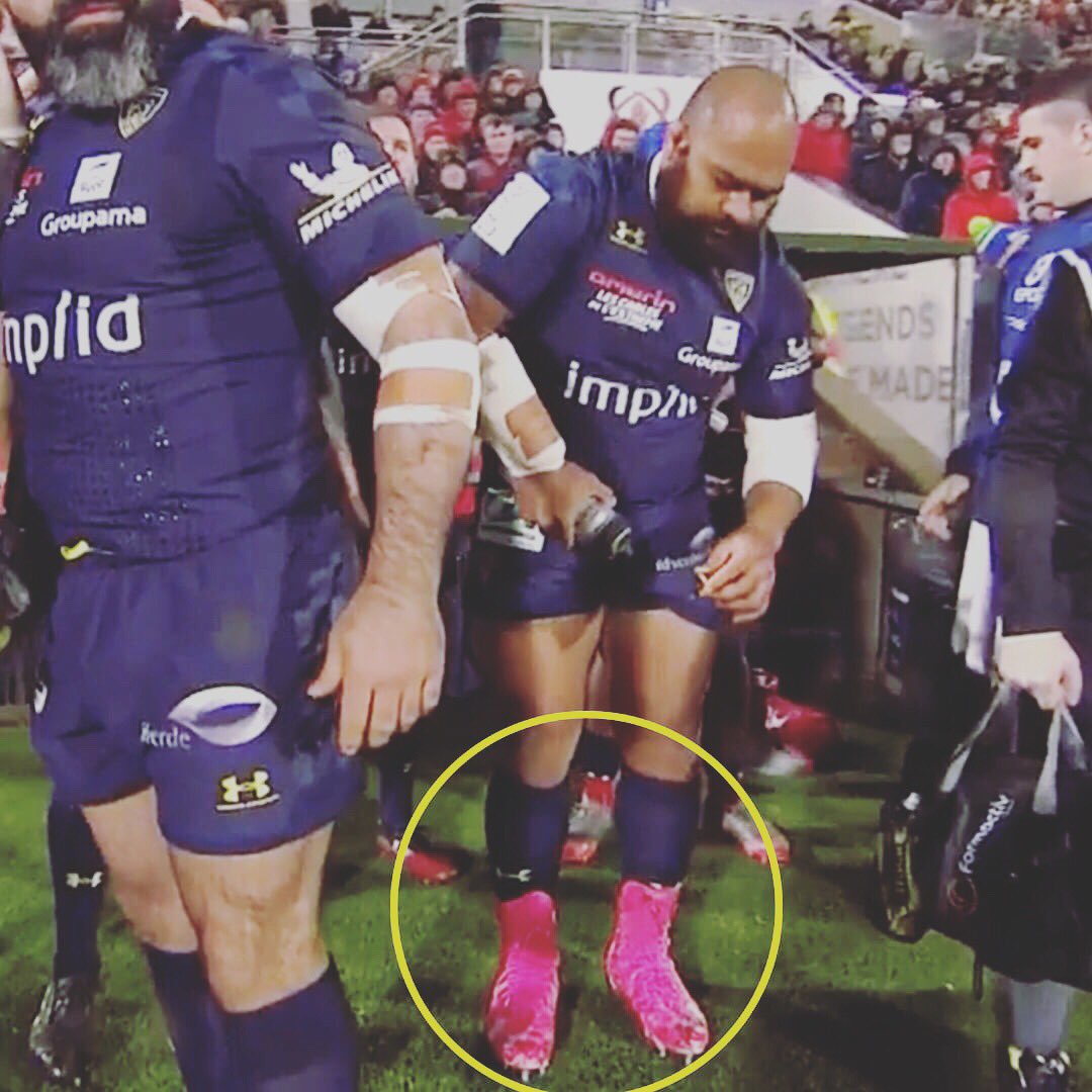 Apparently people aren’t too keen on my pink boots 🤦🏾‍♂️😂 feel free to send me a new colour #breastcancerawareness #underarmour