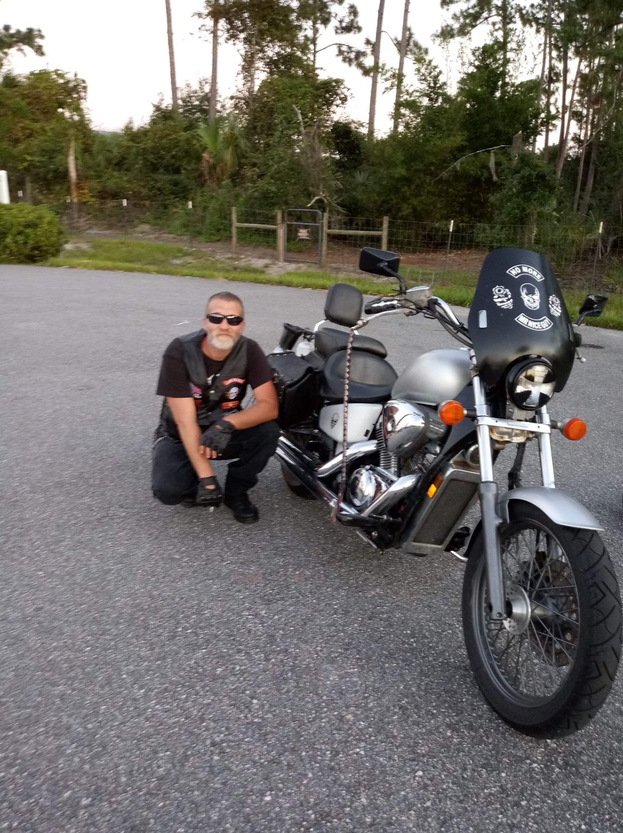 RiderBearded's tweet photo. Me and my bike #hondashadow #shadowrider #shadow600 https://t.co/6v6Q77zAAN