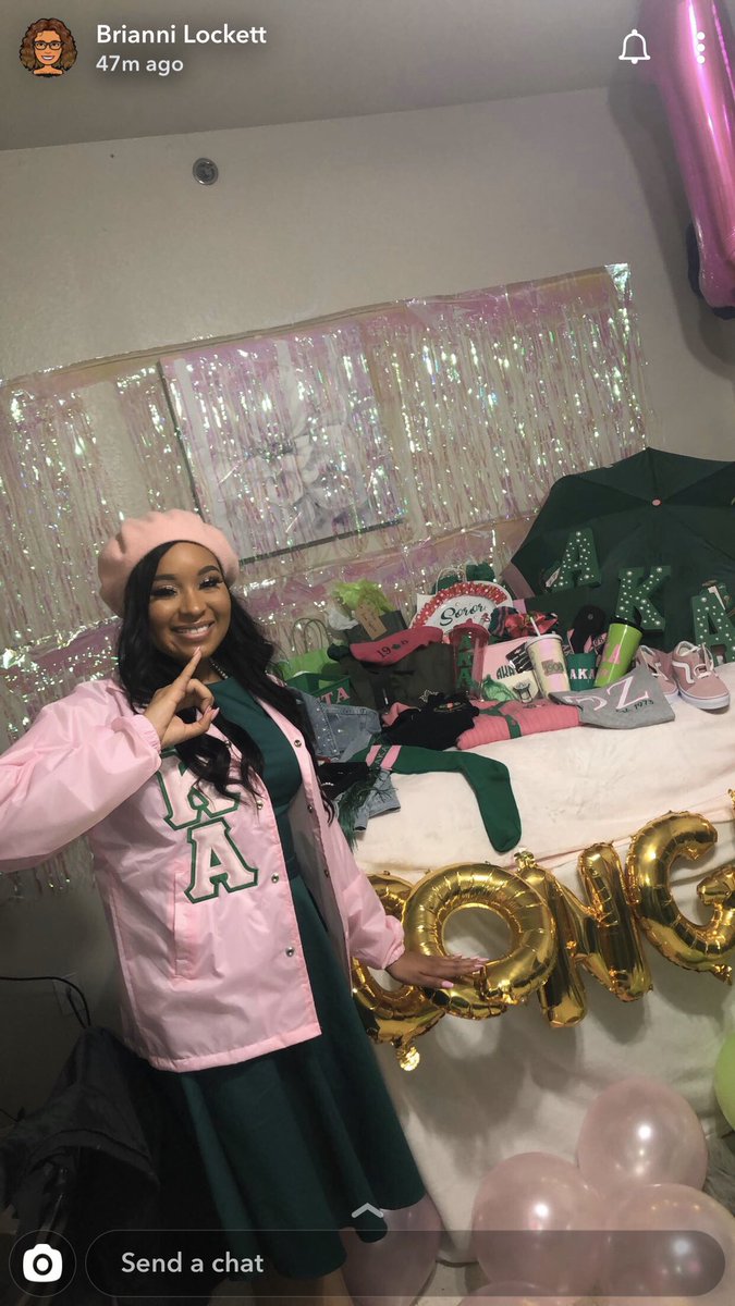 TwinMoney18's tweet image. Shawty is a 10! Phinally An Alpha Women💖💚 #Fall19 #1908