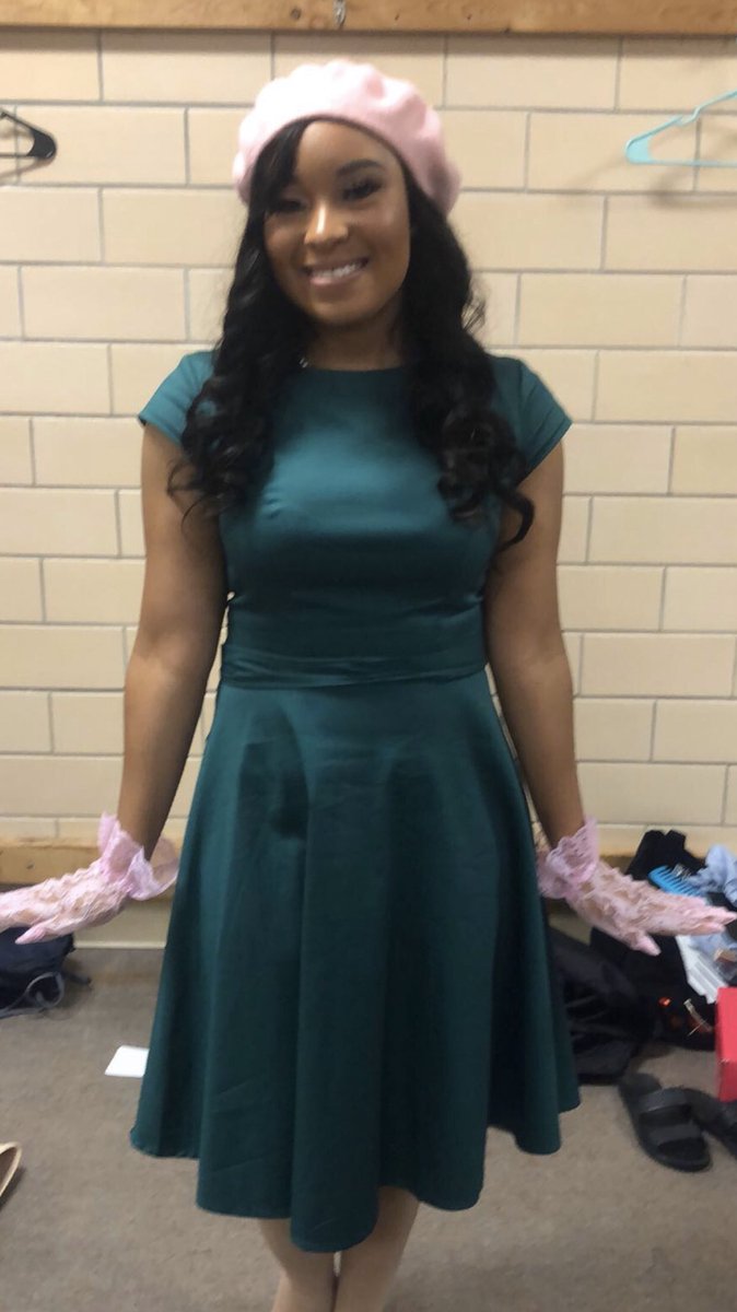 TwinMoney18's tweet image. Shawty is a 10! Phinally An Alpha Women💖💚 #Fall19 #1908