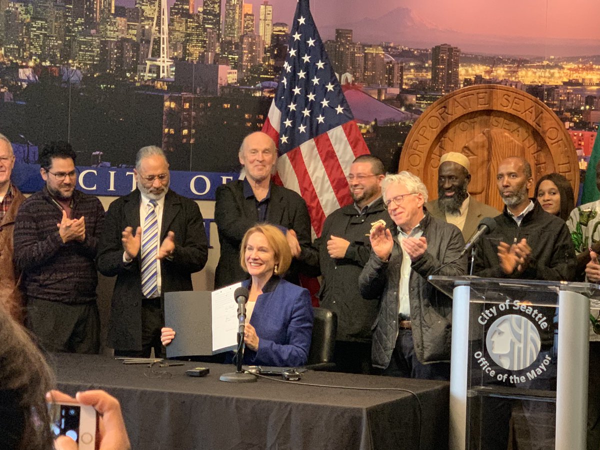 LetsGoStreetcar's tweet photo. .@MayorJenny signs Fare Share plan into law, which will generate funding for Center City Streetcar in addition to more affordable housing near transit.
#LetsGoStreetcar https://t.co/p9wKVKVUn0
