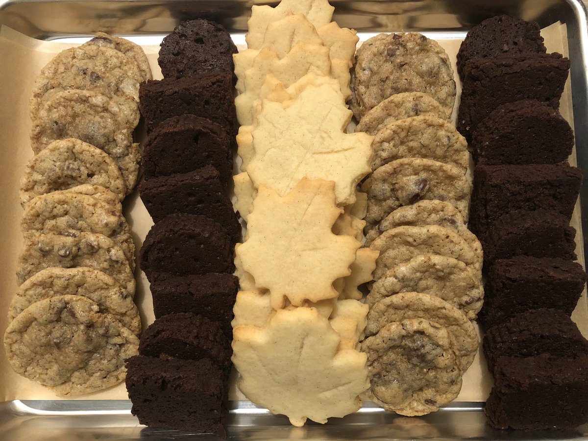 ChefLaurenOwens's tweet photo. If you have never yelled ‘I’m proCEEDDING’ at your GPS.. I envy you.
—
I can cook way better than I can navigate directions. I may get lost getting to your home.. but I won’t be lost in the kitchen!
#tuesdayvibes #thanksgiving #cookies #cheftwit https://t.co/0c4gzc4zQf