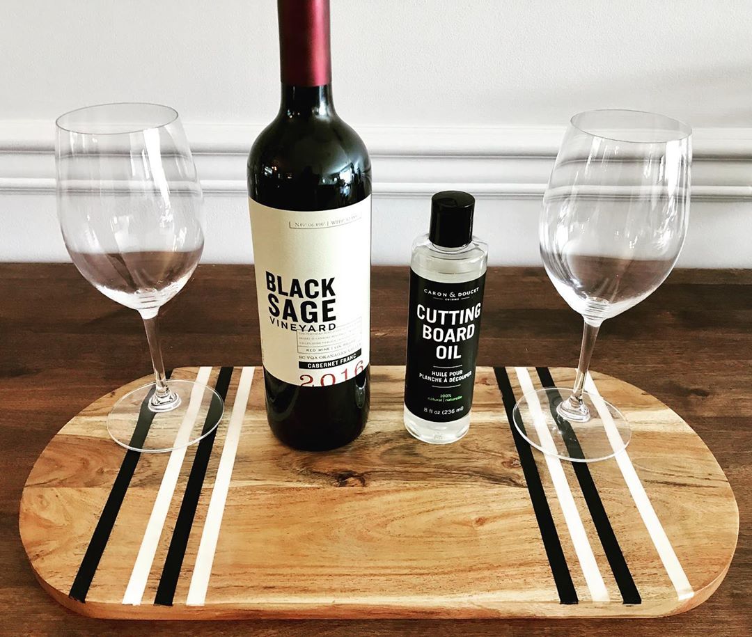 Your ideal cooking companions - Amazing Graze OKGN provides a quality finish on your cutting board, while we have you covered for your palate! 📸 Amazing Graze OKGN