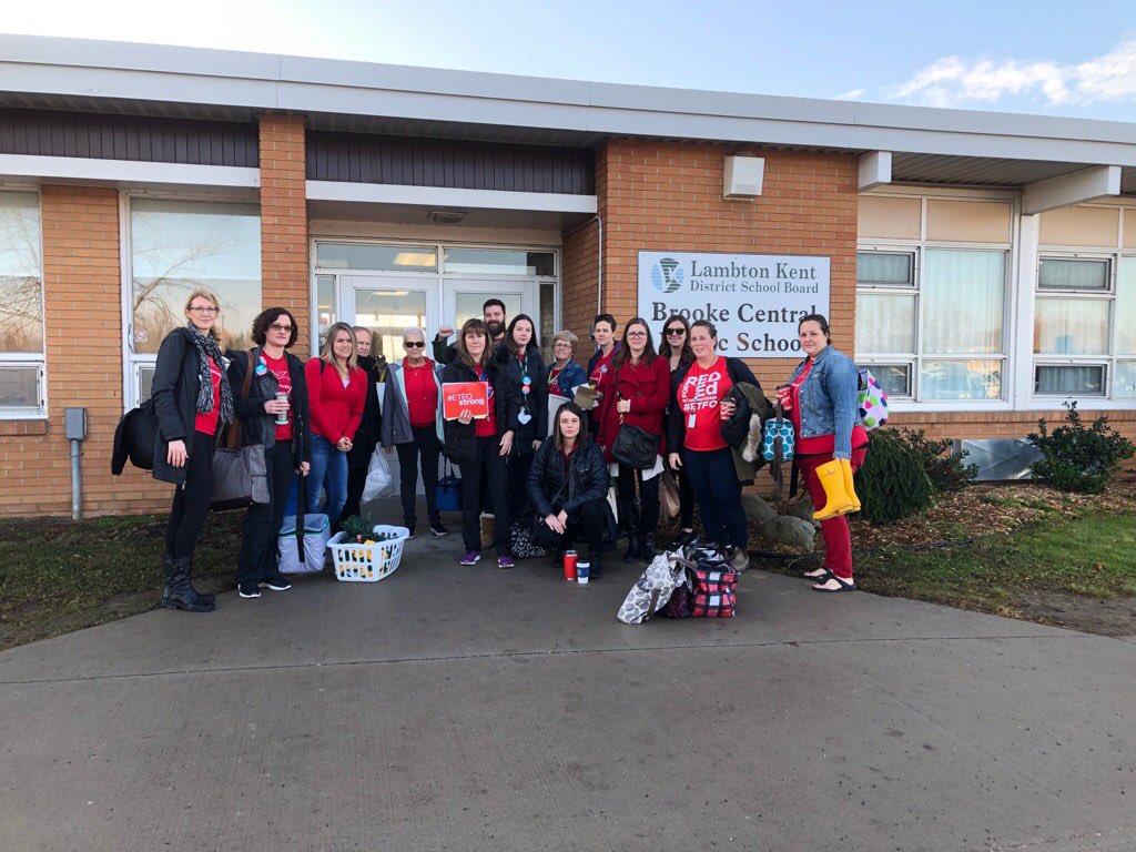 JVandenberghe1's tweet photo. #cutshurtkids #ETFOstrong #RedForEd https://t.co/CJmNKCRF7R