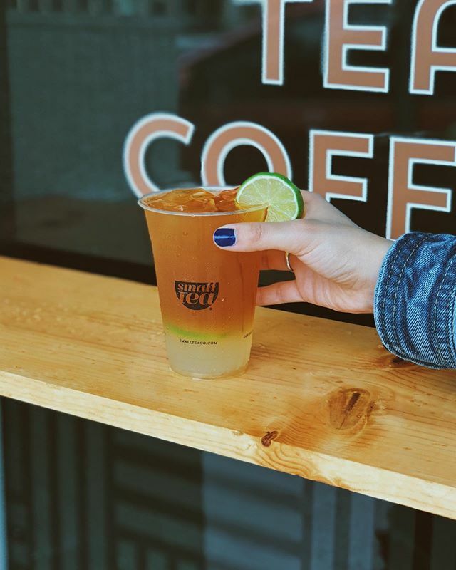 SmallTeaCo's tweet image. When life gives you lemons and black tea, you make a really really tasty Mr.Palmer. Am I right?? #easypeasylemonsqueezy ift.tt/2KWswAZ