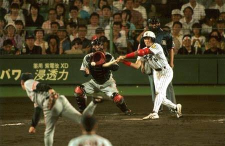 すみやき 最近 テレビでめっちゃ見る新庄が敬遠をさよならヒットしたシーン バッターボックスから思いっきり足出てるけど あれはいいの いい時代だったの T Co Jylbefmxxh Twitter
