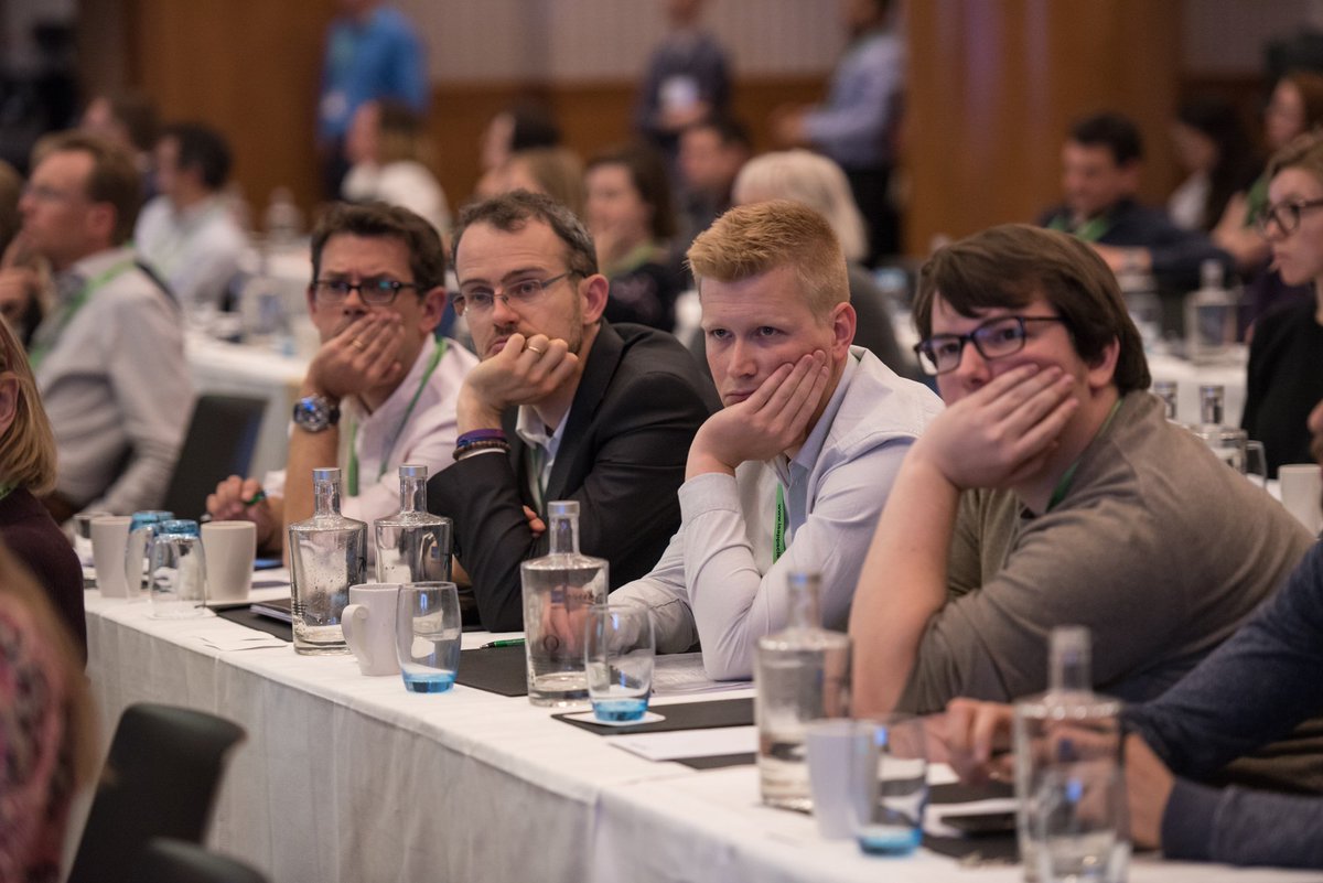 Are you a student or fellow in a lab that studies probiotics or prebiotics? Our Students and Fellows Association provides resources, networking opportunities, &amp; more.

This could be you, taking in the fascinating talks at the 2020 ISAPP annual meeting 👇😁
isappscience.org/for-students/