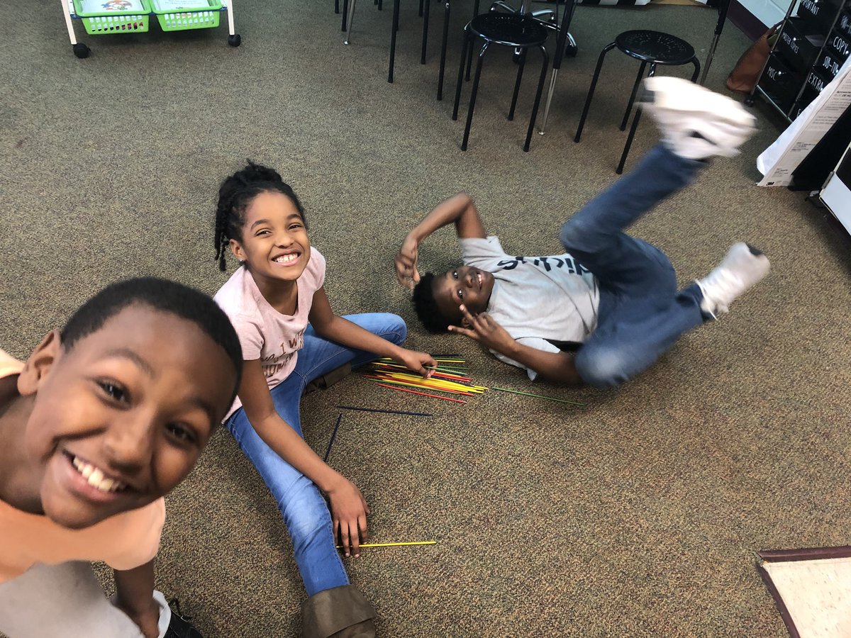 MsTurner28's tweet photo. Fourth grade had the best time during our Colonial Day! We got to learn about the daily lives of kids during the time period. We made our own butter, wrote with quills, and played colonial games! #PremierStartsHere @PontiacElem https://t.co/XwNppn3a4Q
