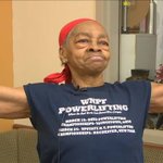 入った家が悪かった？82歳のボディービルダーの女性が強盗を撃退!