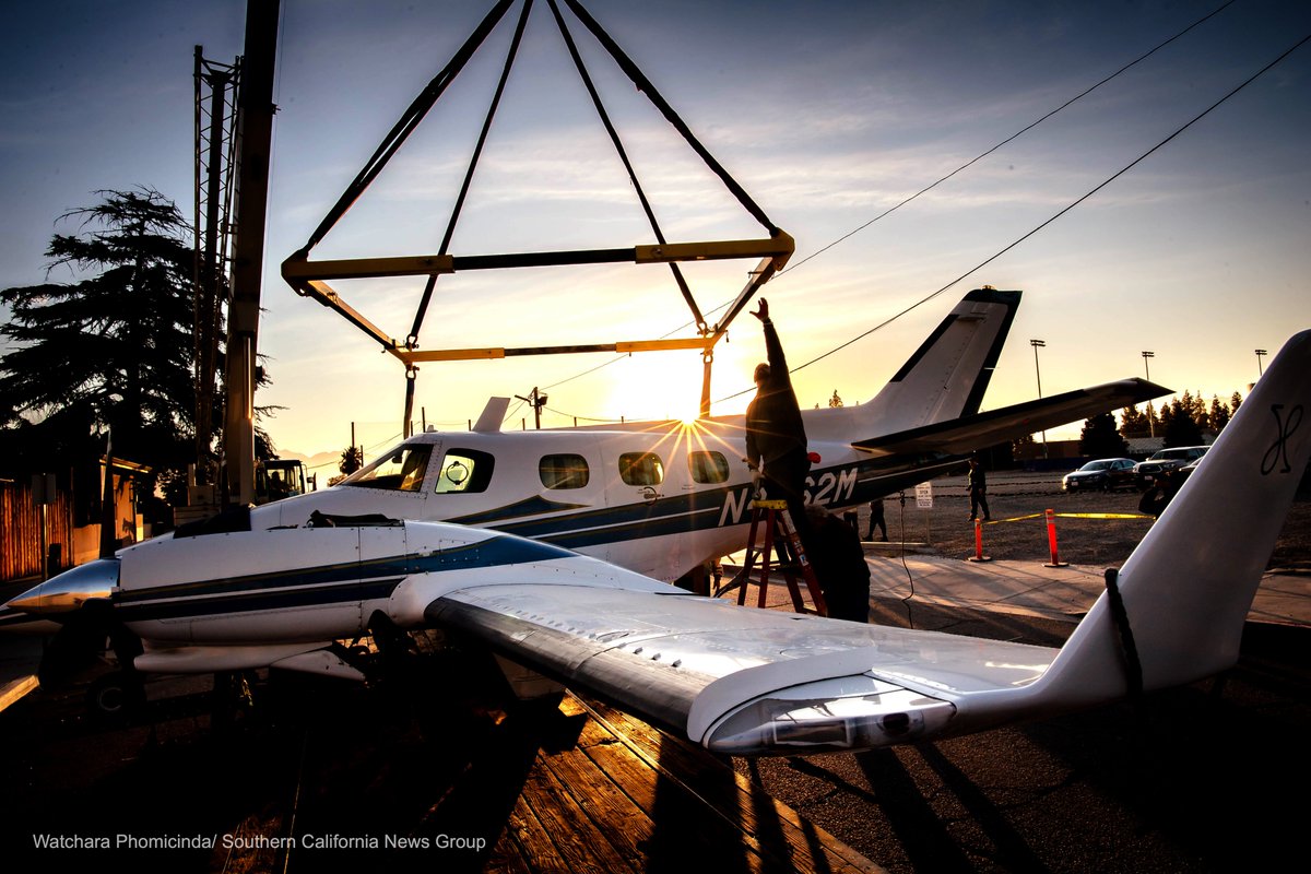 watcharaphotog's tweet photo. A 34-foot-long 1978 Beech Duke aircraft was hoisted early this morning to the San Bernardino Valley College. The aircraft will be used to train future aviation maintenance technicians and pilots in the aeronautics programs. @valleycollege More📸https://t.co/y6s5Pw2jJt https://t.co/AOqZ6ux5v2