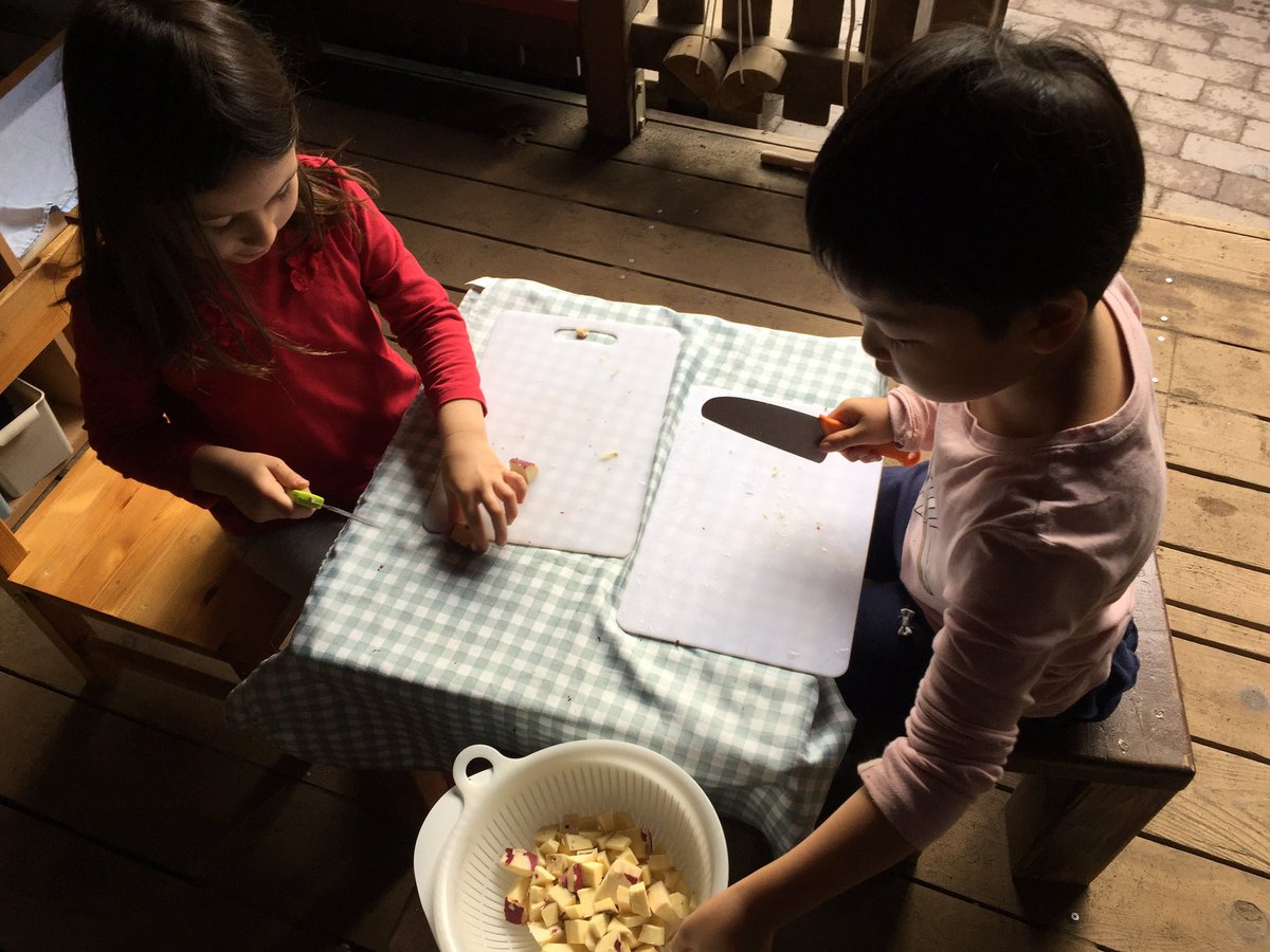 MSTokyoGarden's tweet photo. Making onigiri for snack. #MSTgarden #MSTfun #MSTcooking https://t.co/cYVeqSRRvt