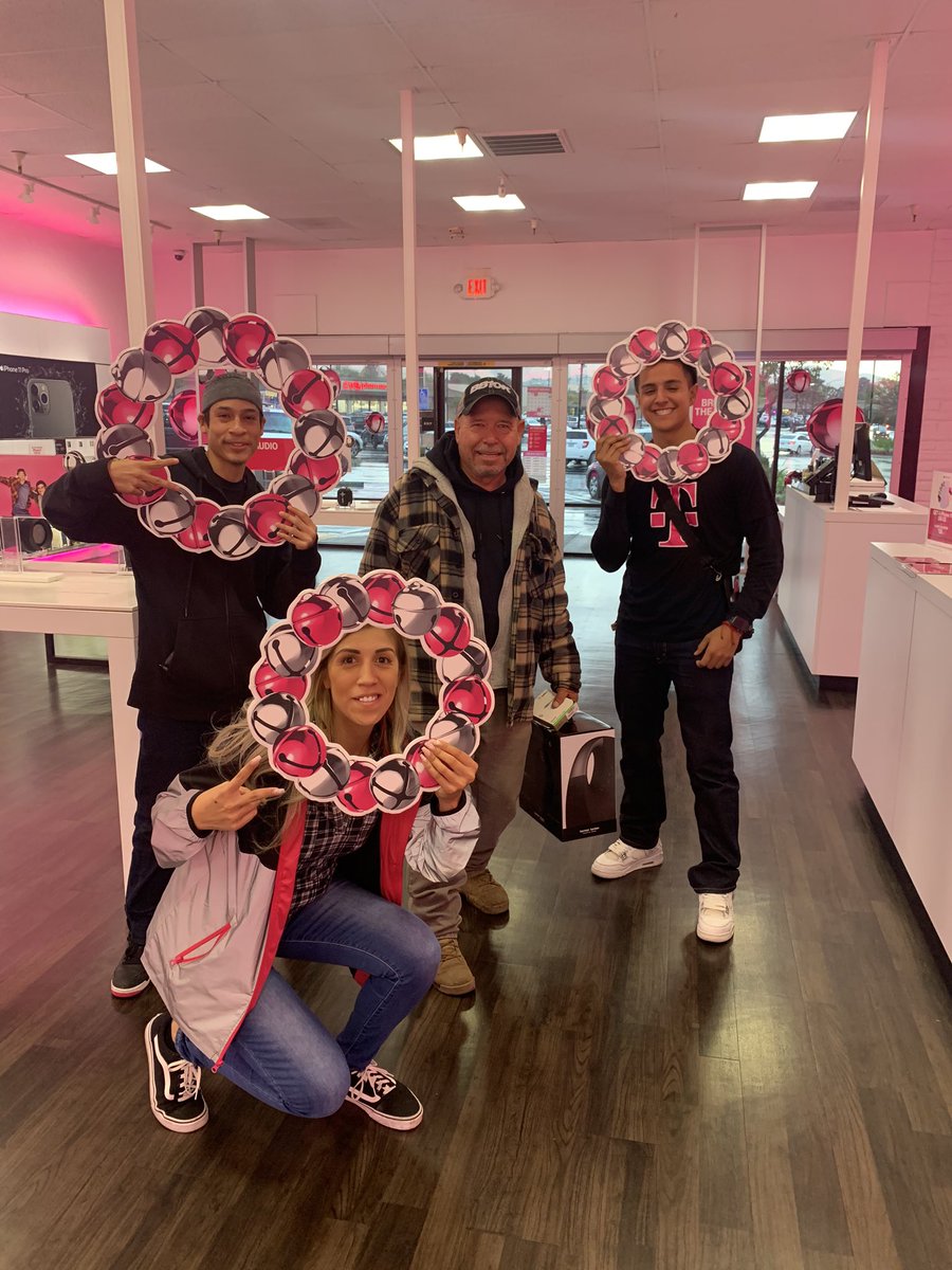 Eddies_Tweets's tweet photo. Still Keeping It Lit Down Here In Littsburg🔥🥳🥵 Come Down To 410 Atlantic Ave Pittsburg Ca For The Best Deals And Promos👍🏼😎😎 #CustomerObsessed #HablamosEspañol #Littsburg #983C #AllDayEveryDay 🙂🙂🙂 https://t.co/TsFBxFtuHk