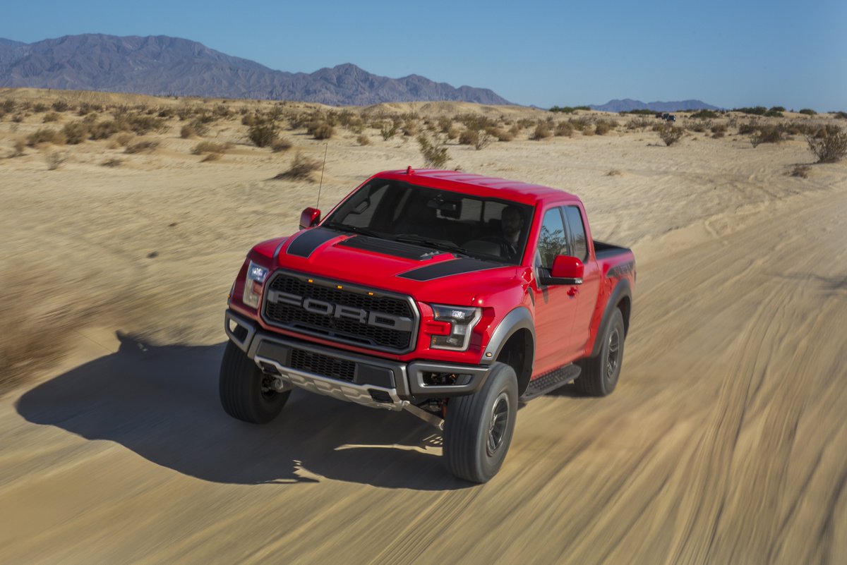 Conquer the jobsite with best-in-class 450 horsepower and 510 lb.-ft. of torque.