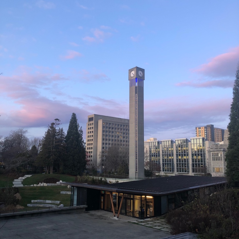 Katja_Thieme's tweet image. The sky! 

Cold daily walk from one of my offices to the other.

#UBC the afternoon before potential #TranslinkStrike. Still unsure whether my classes will be happening tomorrow. 

Look at the colours though! Feel the crisp air in your lungs! Spot the glowing tips of mountains!