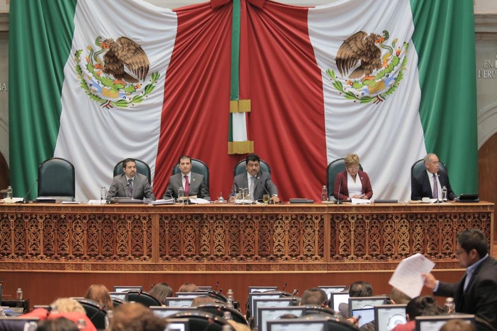 Quiero compartirles que durante sesión se aprobó la reforma a los artículos 9 y 209 del código penal para que se eleve a grave el delito que se cometa a bordo de unidades de transporte público. Es importante realizar denuncias formales para lograr grandes cambios.
#Edoméx