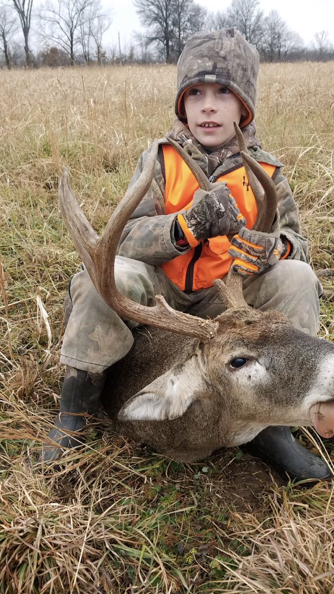 StevenMcsperitt's tweet photo. This kids biggest buck to date #rifleseason2019 https://t.co/cND9OdHdFg