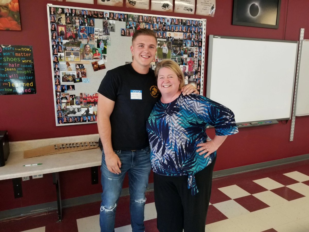 sandrosmom's tweet photo. What an awesome visit with this guy today! So very happy for our #sullivanwestalumni Dylan Ginty! You make #SullivanWest proud! #Marines #luckyteacher 🇺🇸 ❤ https://t.co/WC8Bde7PxH