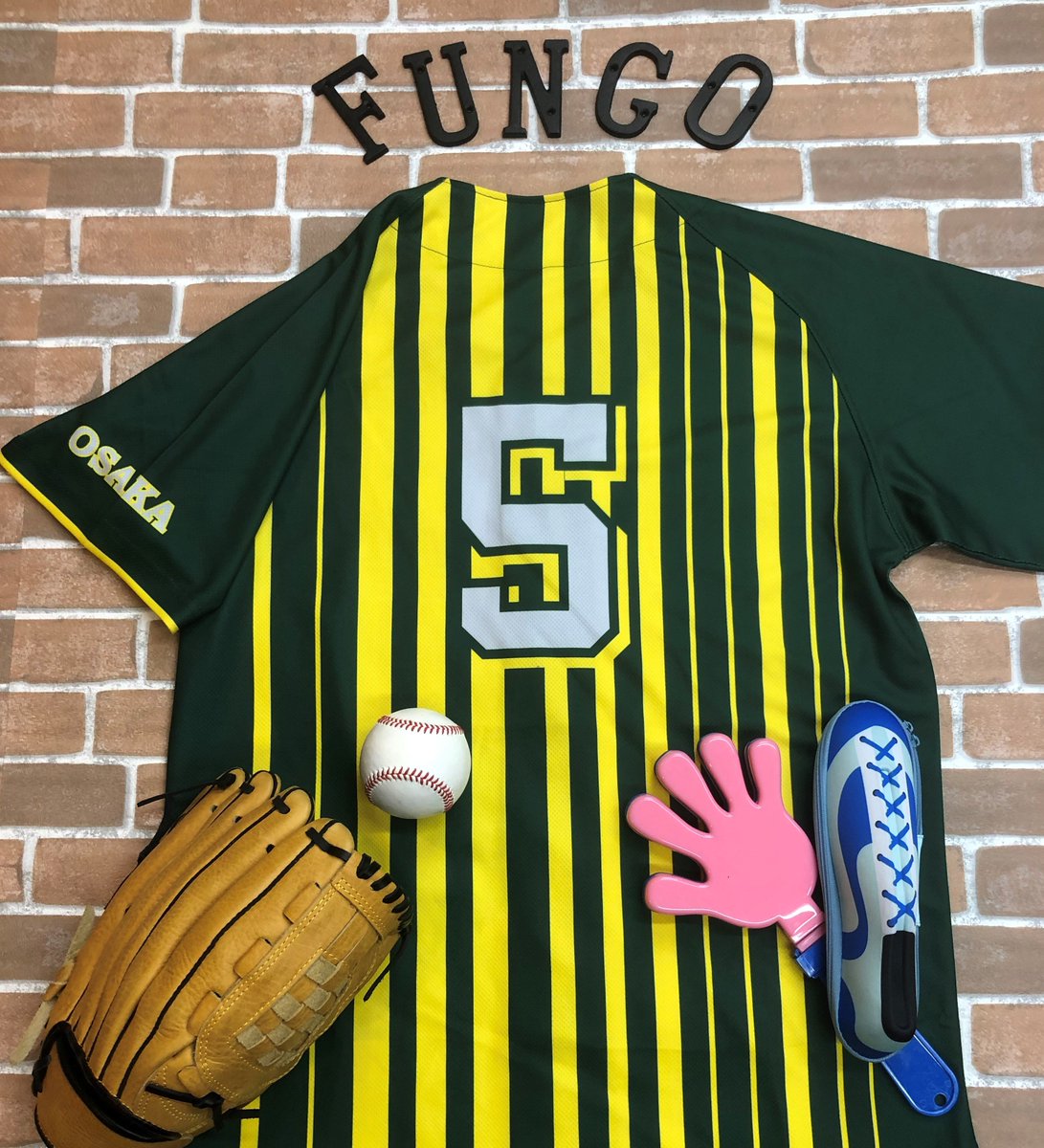 FungoInfo's tweet image. LINEARSさま😍

ブラックのユニフォームにイエローのラインがとっても目立つユニフォームですね✨

規則的なストライプじゃなくて、不規則なラインを入れて動きを出しているところがまた憎い演出ですね～💘

かっこいいです💕💕💕

#LINEARS　#ファンゴ　#野球