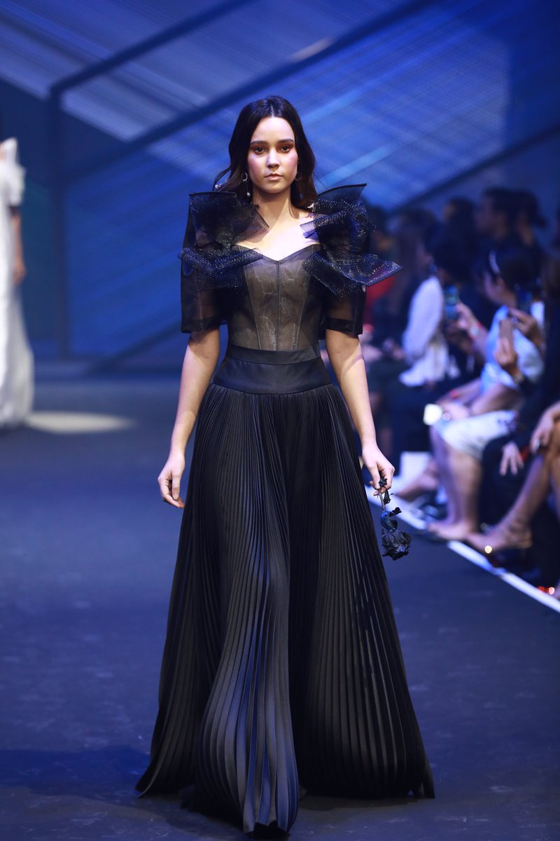 stylefestph's tweet photo. @Mark_Bumgarner is out here making the classic Philippine garment more wearable in present time. #StyleFestPH

Check out the full collection here: https://t.co/pgDNLQvsO2 https://t.co/JyxcllAgV9