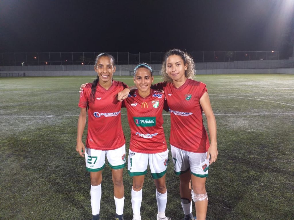 ¡ESTAMOS EN SEMIFINALES! ❤️💚 Felicidades a nuestras chicas que lograron sellar su pase a Semifinales de la <a href="/lffpanama/">LFF</a> tras vencer (3) 2-4 (9) a <a href="/sdpanamaoeste/">S.D. Panamá Oeste</a> esta vez con goles de E. Pineda (x2), S. González y Y. Batista. 

#AtléticoEsChiriquí #AtléticoChiriquíFemenino