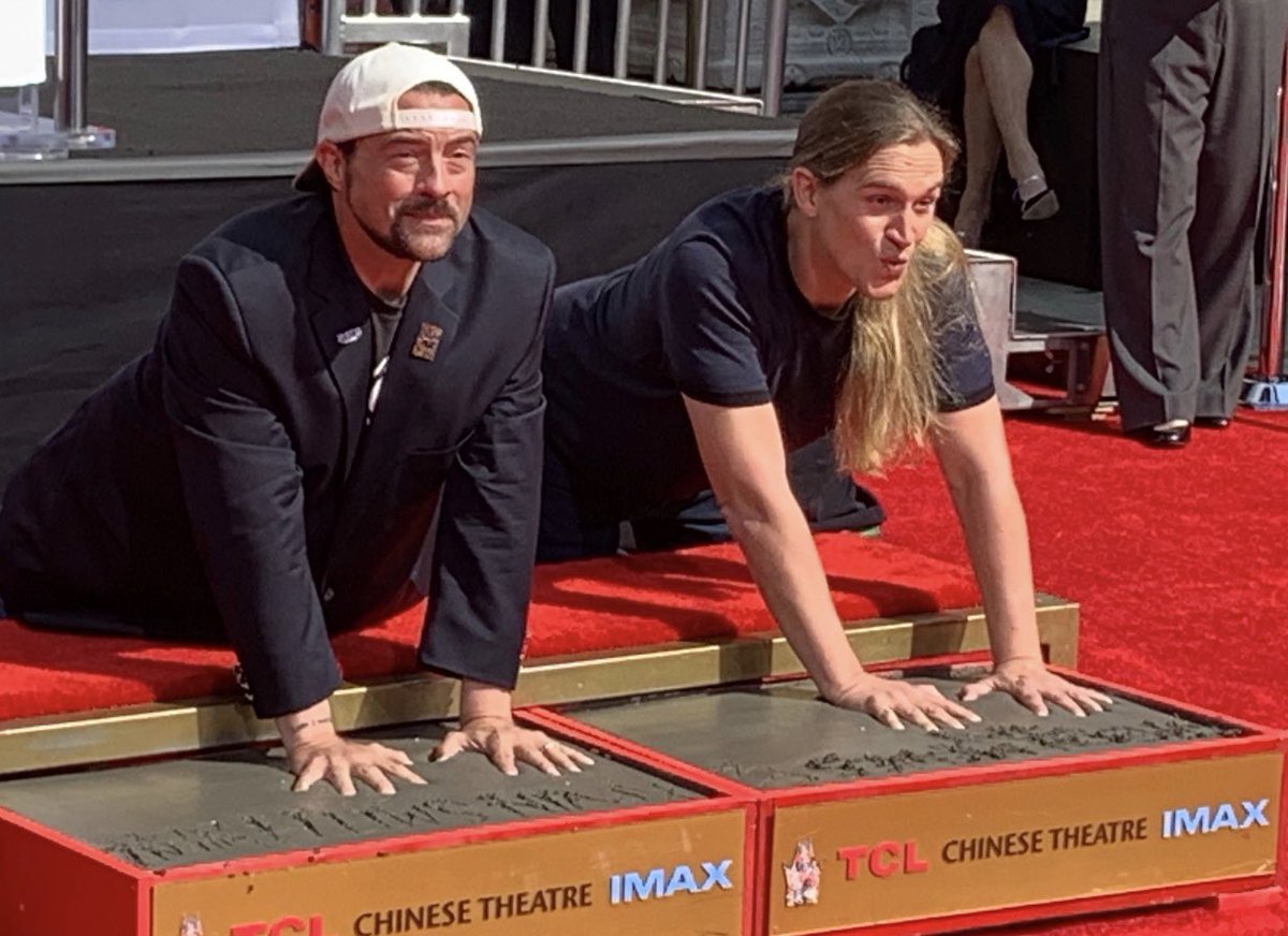 ThatKevinSmith's tweet photo. Whenever I feel blue, I remember all the blessings I’ve enjoyed my whole life: from a Mom and Dad who shaped my journey, to the wife and kid who share said journey, to an audience of folks who’ve been supporting my endeavors for 25 years. If none of that works, this pic helps... https://t.co/22QUsa85Lw