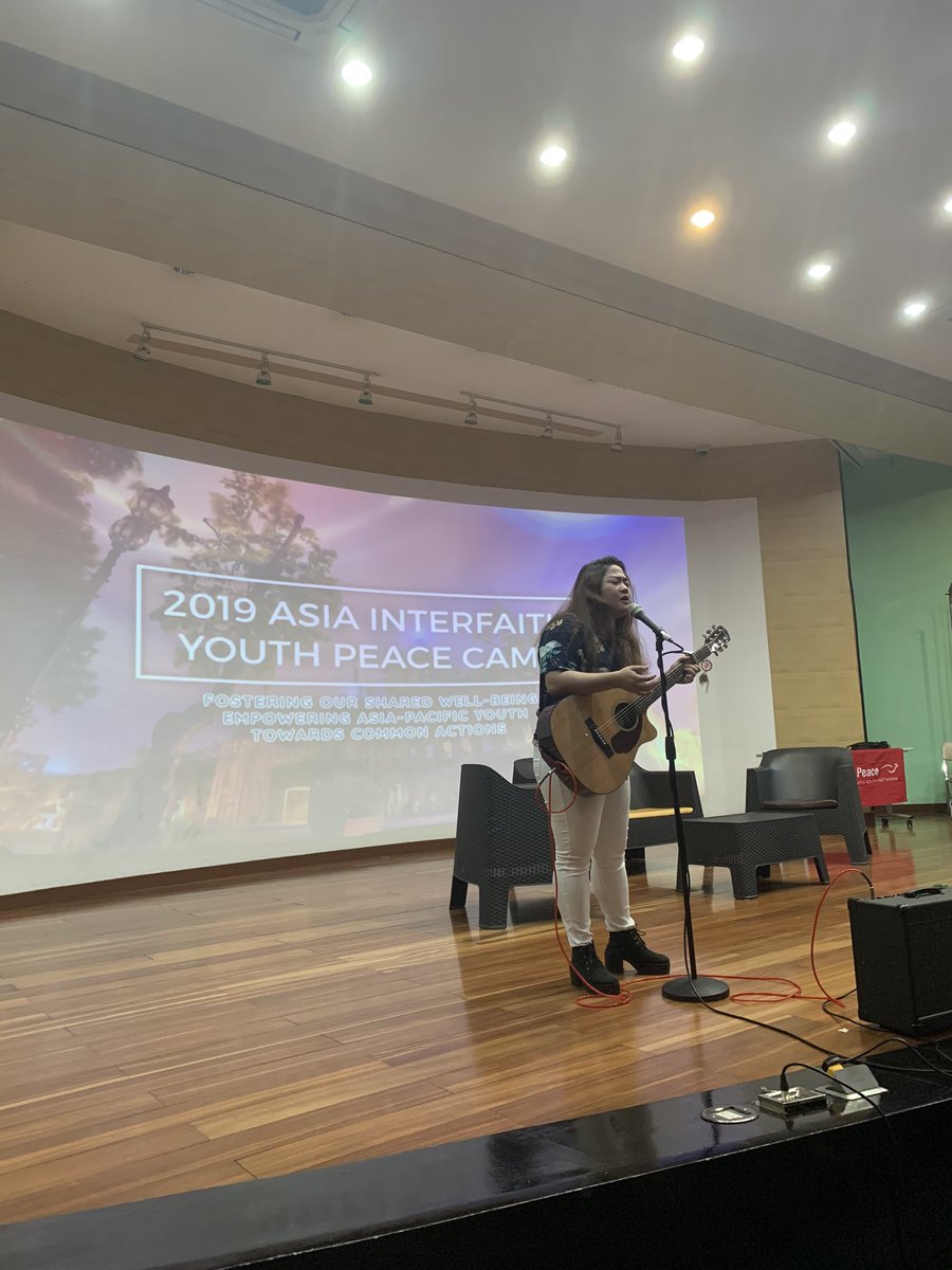 rfp_apiyn's tweet photo. Ms. Krizzy Clamor serenading us with her own rendition of ‘Clarity’. #RfPAPIYN2019 #APIYNxUST https://t.co/CVyPTIoh85