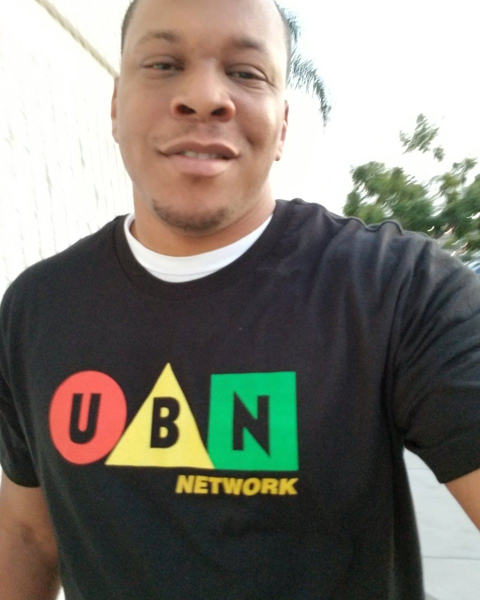 courtdb5's tweet photo. Yeah I feel pain! Yeah I get sad!! But I ALWAYS find a way to SMILE!!!!! 🤷🏽♂️ and I ask GOD to work through me Lord. #kutthroatcomedy #outkastbates #mc #yakno #vapecomedy #iameverything #littlebrother #UBN #blackness 💪🏽 @LittleBrotherNC https://t.co/lR6bsIwkdg
