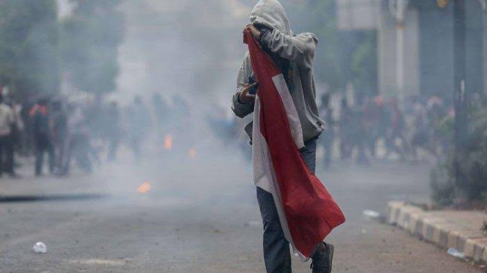 100% berdarah Indonesia, berbendera Indonesia.

#BebaskanLuthfi