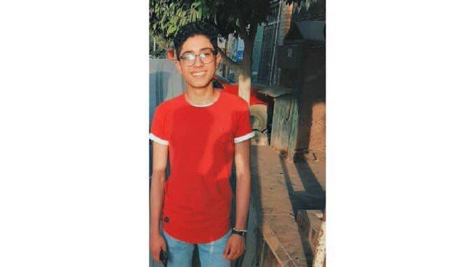 hala36385240's tweet photo. لقد حفرت لك بيتاً في قلوبنا لن نقدر علي هجرته مهما مضت السنين، فوجهگ محفوراً في القلوب 💛
#استثناء_قانونى_لحق_البنا https://t.co/peJeSWTxOt
