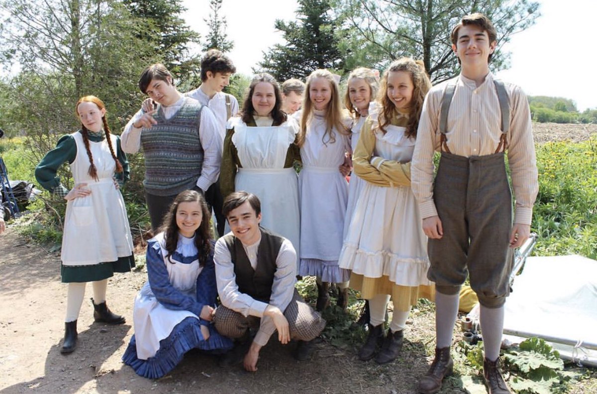 arianachapamee's tweet photo. seguí viendo la serie por su shippeo, y ahora no quiero que termine por todos ellos es un elenco hermoso. #SaveAnneWithAnnE #SaveAnneWithAnE #renewannewithane https://t.co/SISHDYeTY0