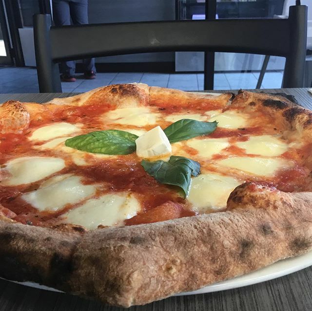 JoesKitchenAus's tweet photo. Margherita @joescucina $12 takeaway #pizza #italianpizza #italianfoodporn #italianfoodlover #italianfood #woodfired #woodfiredpizza #foodporn #instafood #instafoodie https://t.co/cyvmwuDkrn https://t.co/zGHPPiNuXn