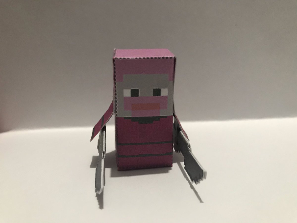 CreatorJayce's tweet photo. Just finished a #pixel #papercaft cotton from @RageGamingVideo with duel blades. #pixelArt #MHW #MonsterHunterWorld https://t.co/DBvYARrGxS
