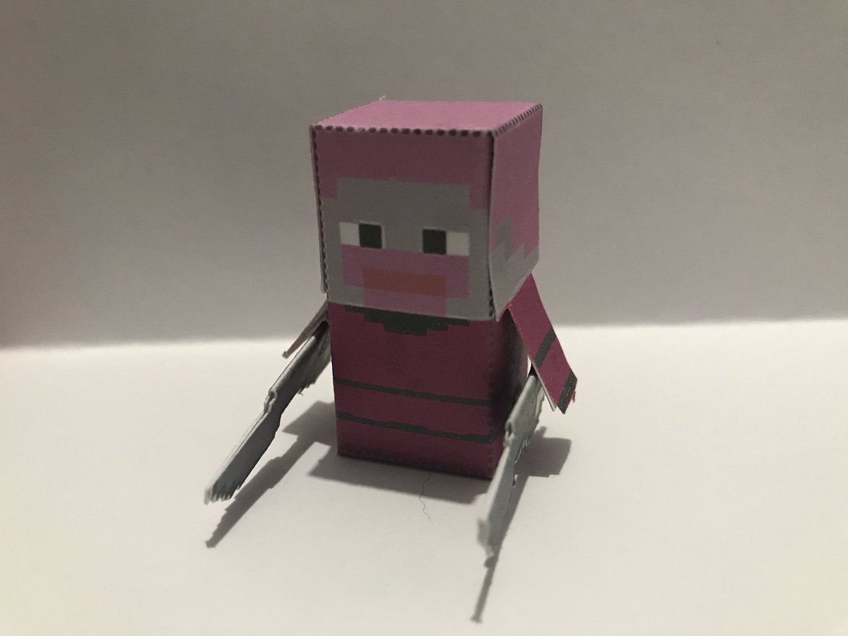 CreatorJayce's tweet photo. Just finished a #pixel #papercaft cotton from @RageGamingVideo with duel blades. #pixelArt #MHW #MonsterHunterWorld https://t.co/DBvYARrGxS