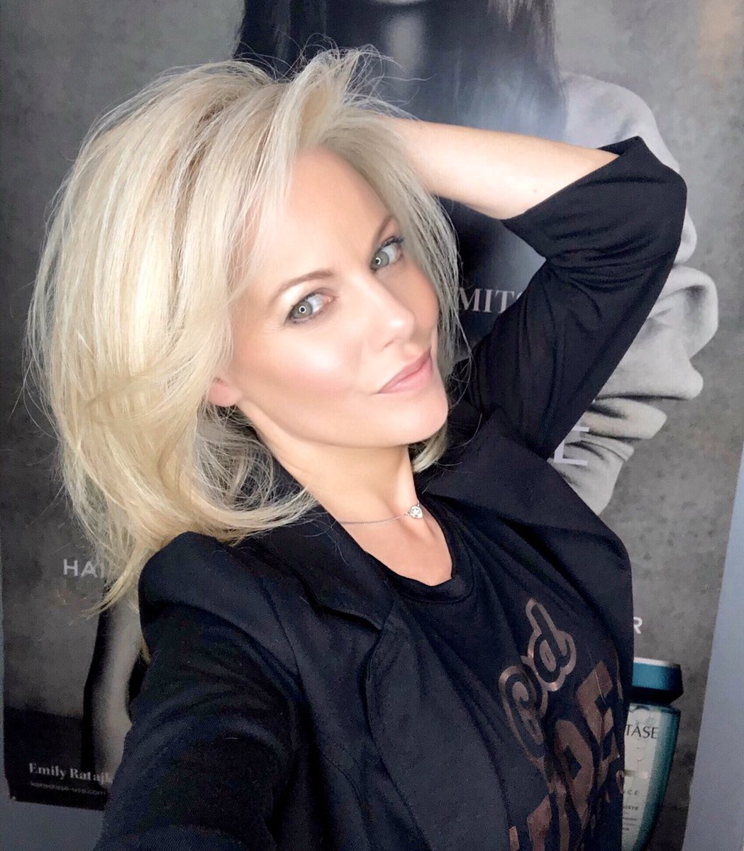 TheLisaVarga's tweet photo. Another fabulous hair day in the salon. Thanks Georgio 💖😘👸🏼 #iLoveMyStylist #blonde #blondehair #goodhairday #Kerastase #loreal #lorealprous https://t.co/Le0SW2z4PK