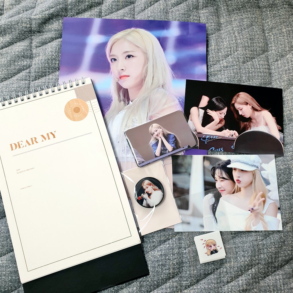 AGG_SR8's tweet photo. 시그 잘 받았습니당♡♡♡ 엽서포카포스터스티커그립톡 전부 너무너무예뻐용ㅠㅜㅜ💕💕진짜사길너무너무잘했고,,,달력 내부 사진들도 진짜 너무예쁘고,,,뜯고나서 한참봤어요특히9월사진이진짜...bbbb 울 주욘 이쁜사진 감사합니당 복받으세요❣😆😆
@may980527 https://t.co/lusFAHLOGr