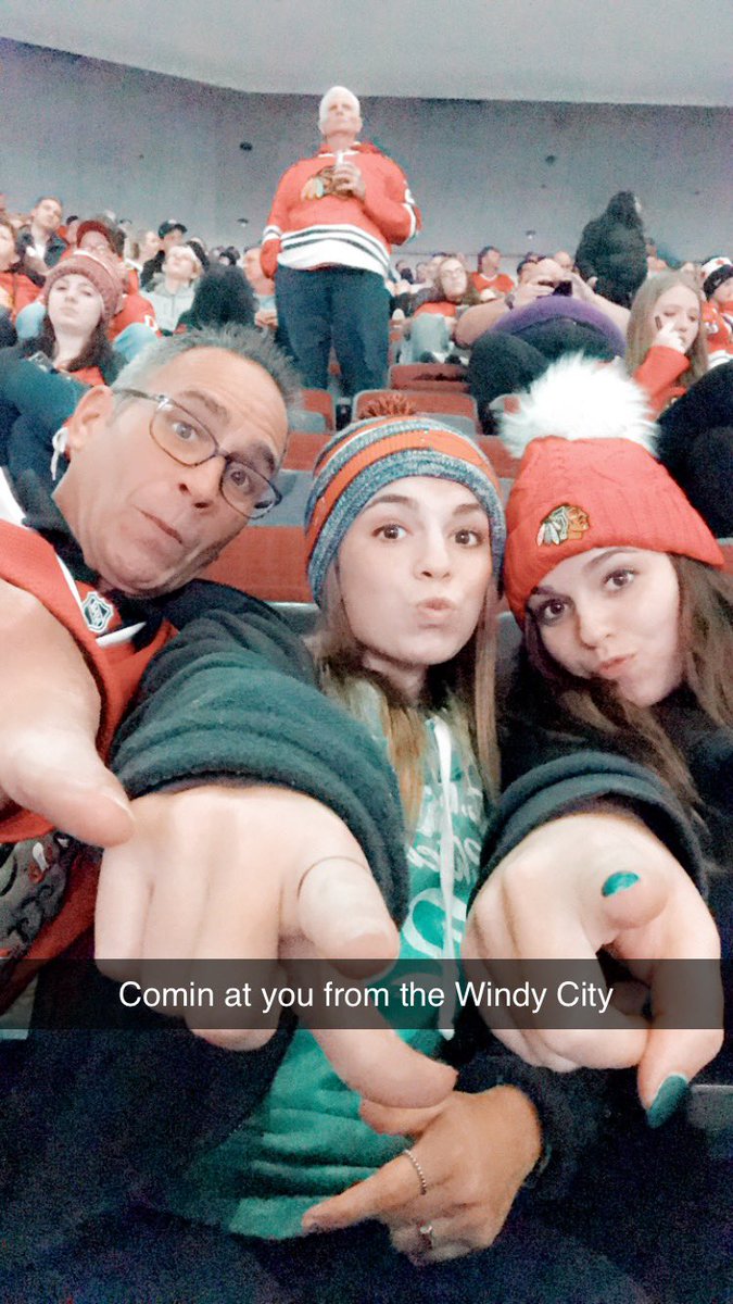 anniston_25's tweet photo. FIRST TIME AT THE MADHOUSE 🔴⚪️⚫️ #onegoal #gohawks https://t.co/PLIWAER5Oz