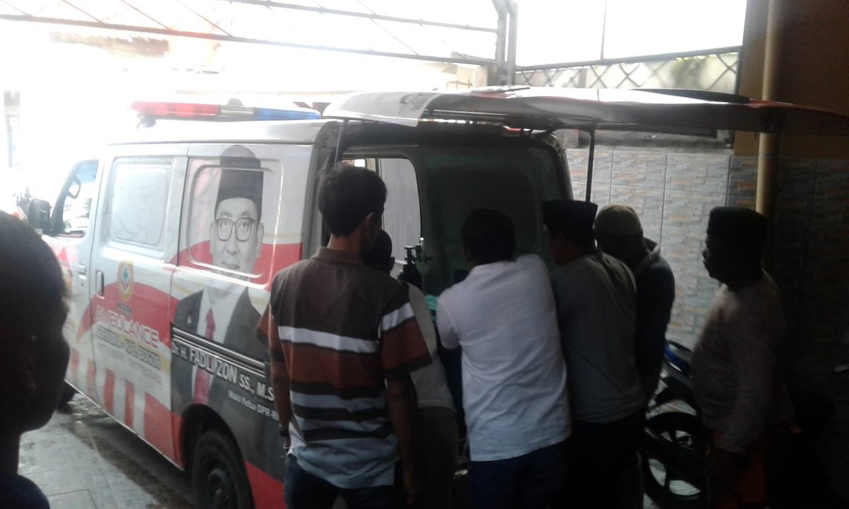 GerindraKabBgr's tweet photo. Kegiatan ambulance @Gerindra kab BOGOR membawa jenazah almarhum bpk YUSUP SOPIAN dari kp BABADAK BOGOR TIMUR di bawa ke rmh duka kp GADOG JEMBATAN desa PANDANSARI CIAWI https://t.co/zY3K90dwWH