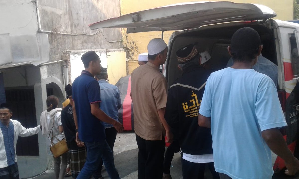 GerindraKabBgr's tweet photo. Kegiatan ambulance @Gerindra kab BOGOR membawa jenazah almarhum bpk YUSUP SOPIAN dari kp BABADAK BOGOR TIMUR di bawa ke rmh duka kp GADOG JEMBATAN desa PANDANSARI CIAWI https://t.co/zY3K90dwWH