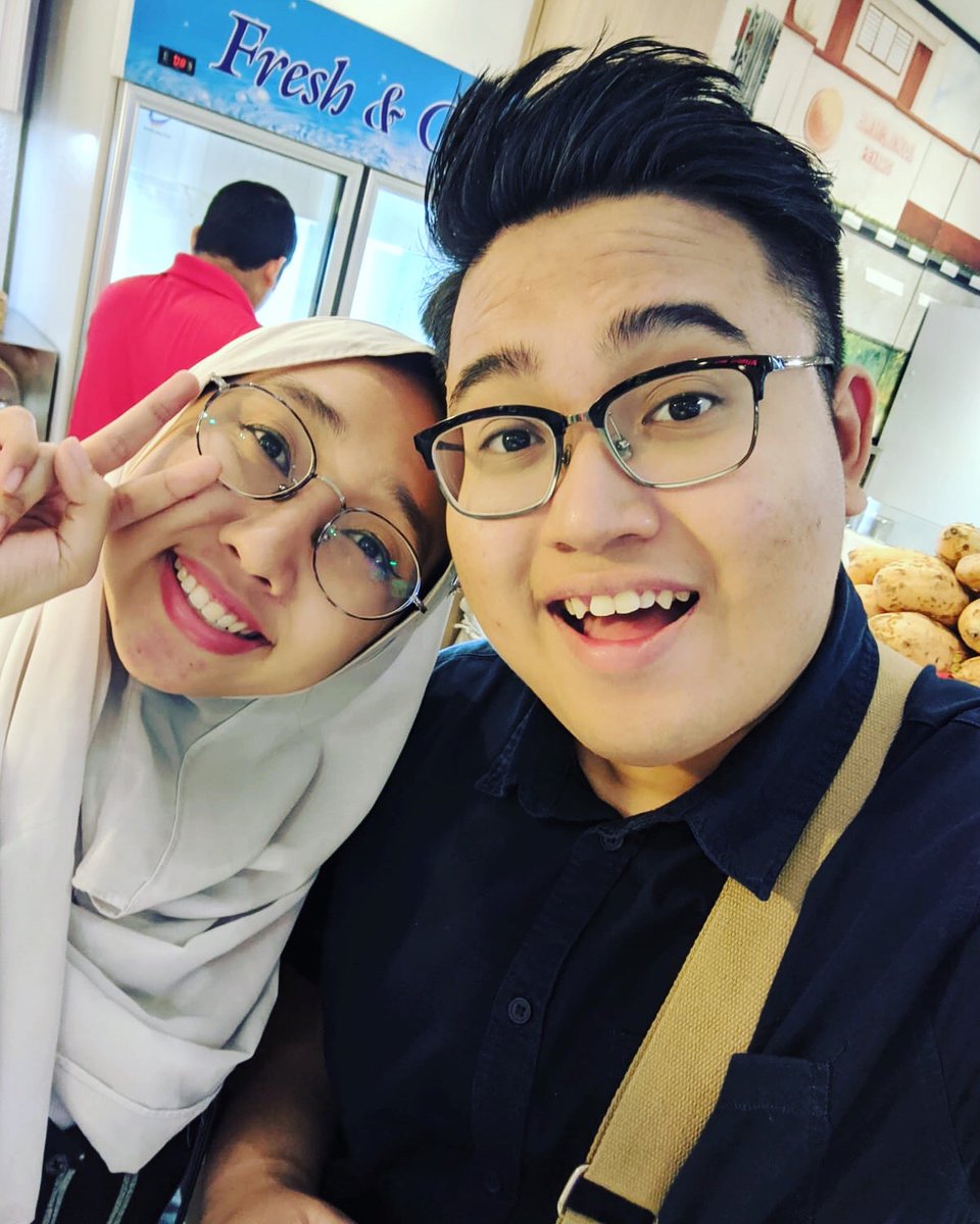 NurulMurulz's tweet photo. @morter21 We met in Secondary School. Dating for 9 years and about to get married in 3 days! 🥰 @viscuosity https://t.co/l8Io6QDugV