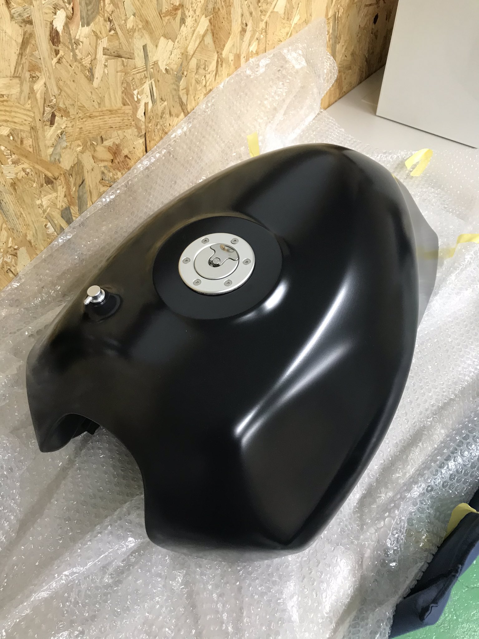 RZ250R FRPタンク ガソリンタンク 未塗装 RZ250R FRPタンク ガソリンタンク 未塗装 - メルカリ
