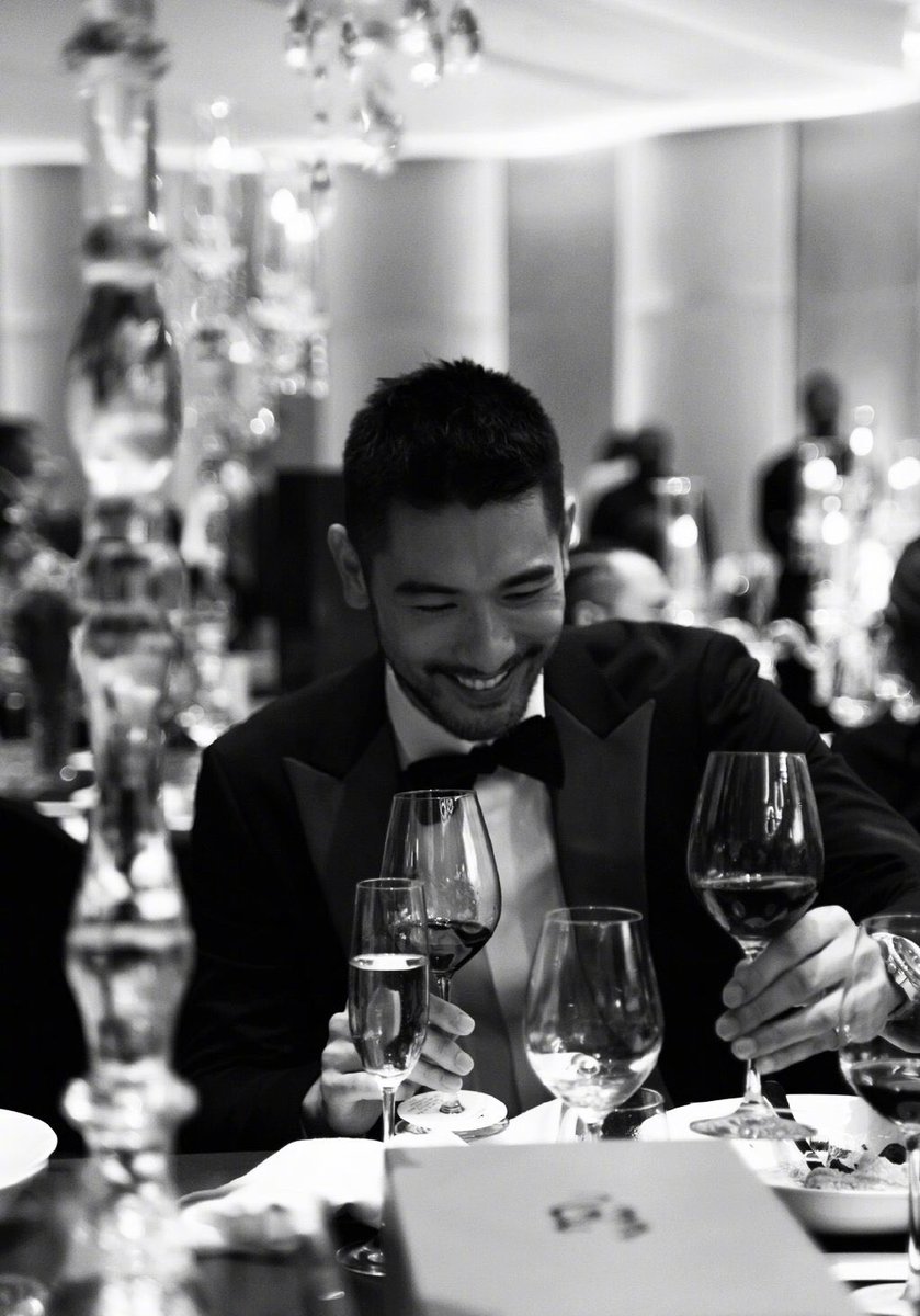 dramapotatoe's tweet photo. Media confirms the passing of #GodfreyGao, who fainted during recording of variety show, #ChaseMe. He was sent to the hospital but attempts to revive him failed. Condolences to family and friends, may he rest In peace 🕯 

#高以翔 #gaoyixiang https://t.co/8UTfq4ZAap