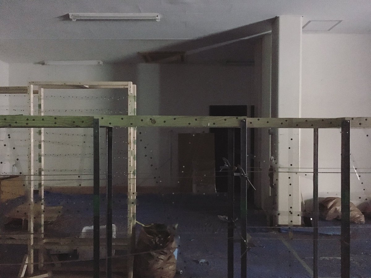 ti_ti_ooooo's tweet image. #vba2020jp
ヴェネツィアに向かう材が倉庫から運び出されました