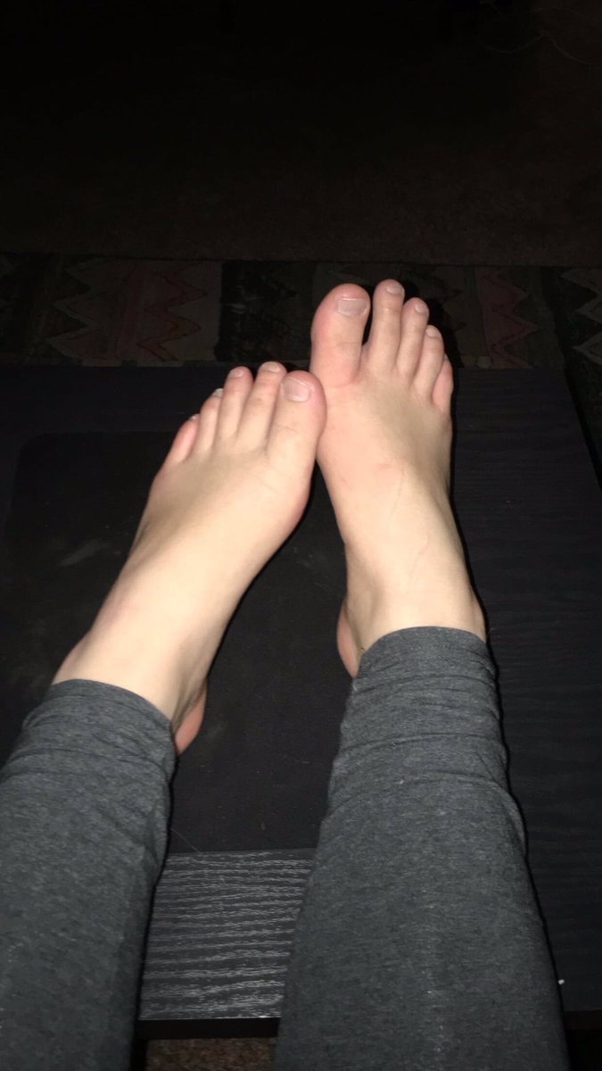 cassandra_ve's tweet photo. I also sell #feetpics
DM for prices; for the right cost I’ll use a nail polish of your choice 

#feet #sexworker #camgirl #cammodel #babygirl #sellingfeetpics #sellingnudes #buymynudes https://t.co/sGYHNjWQ45