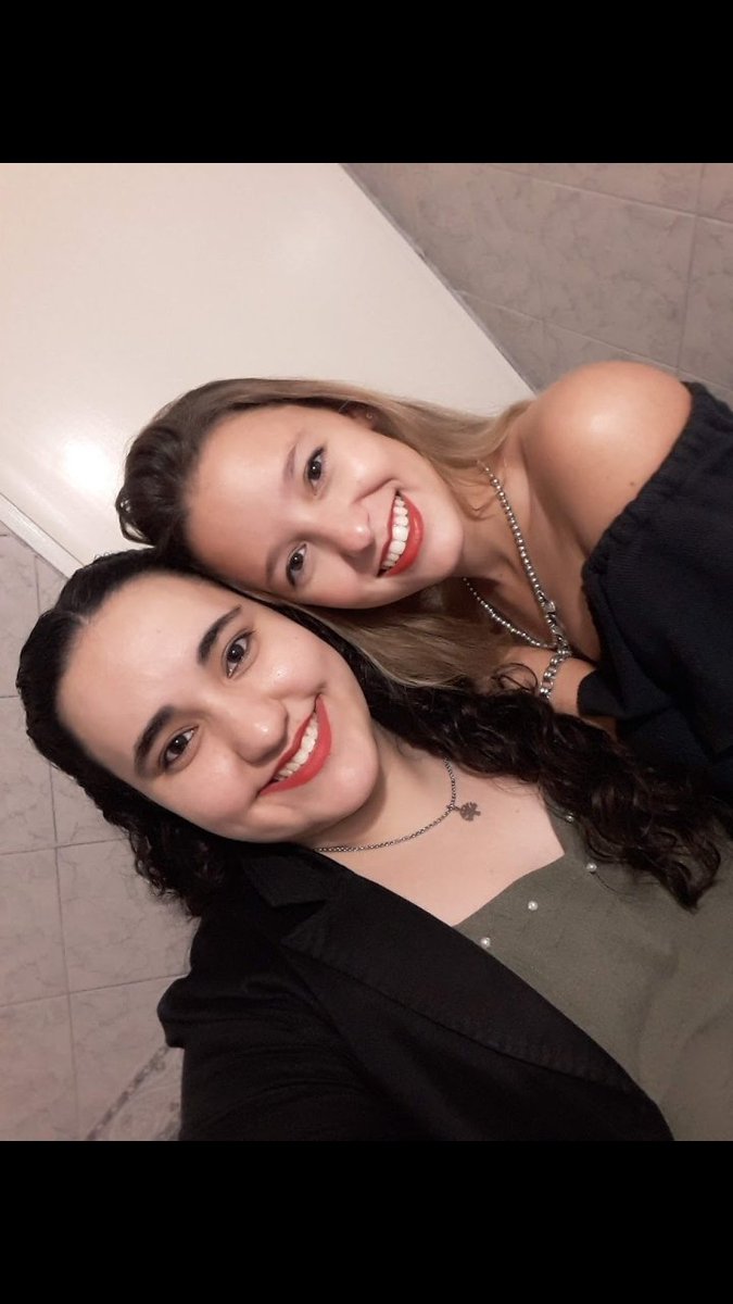 @delaruecinthia Yo solo me mudé de pueblo, empecé una nueva escuela secundaria y aparecio ella💛 MI mejor amiga!!! Gracias por tanto amiga, te amo💖