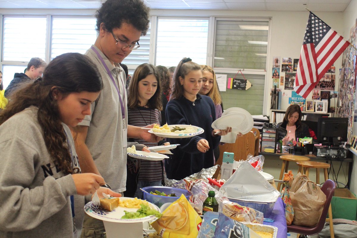 thecavaleon's tweet photo. Today, our team celebrated thanksgiving in class! (aka yearbooksgiving!) Each staff member brought a traditional thanksgiving dish such as mashed potatoes, cornbread, green beans, and ofcourse TURKEY! We are beyong grateful for our team!❤️🦃🍂 https://t.co/cwPgKw2dOO