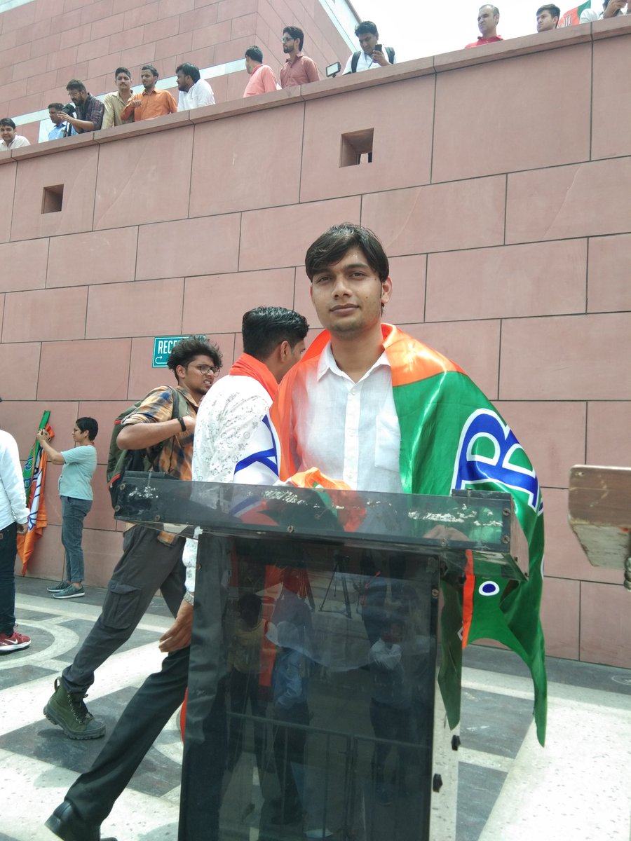 प्रिन्स तिवारी (मोदी का परिवार) tweet media