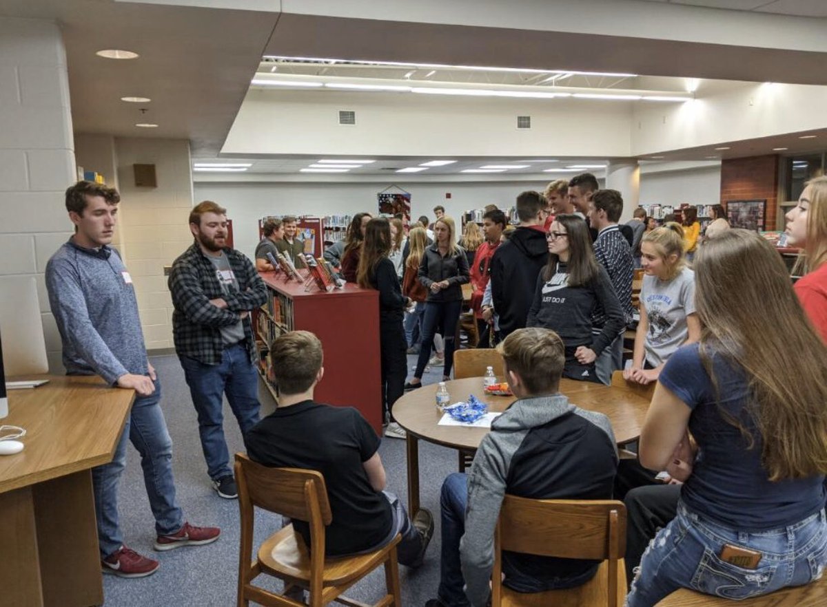 crestonfbla156's tweet photo. Current members had a great time chatting with past members today at our alumni meet and greet! https://t.co/YdKBZy5TsP