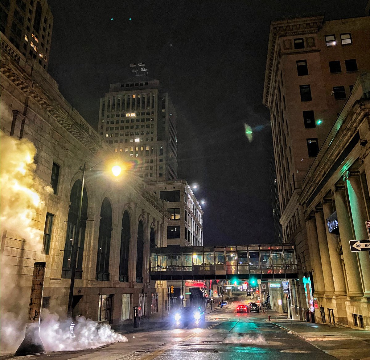fmaplesphotog's tweet photo. 🌒 Nights in Downtown Detroit. Enjoy your night. Thanks for the ❤️. #detroit #michigan #puremichigan #downtowndetroit #nightshooters #nightphoto #citynights #citynightlights #michiganphotographer #worldcities #citiesoftheworld #exploreyourcity #instatravelgram https://t.co/4QxqxZIGUu