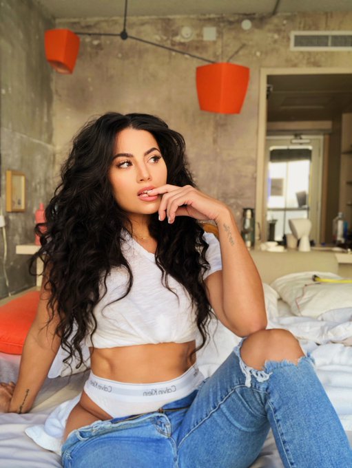 🤔 https://t.co/yHjl6uM6E7