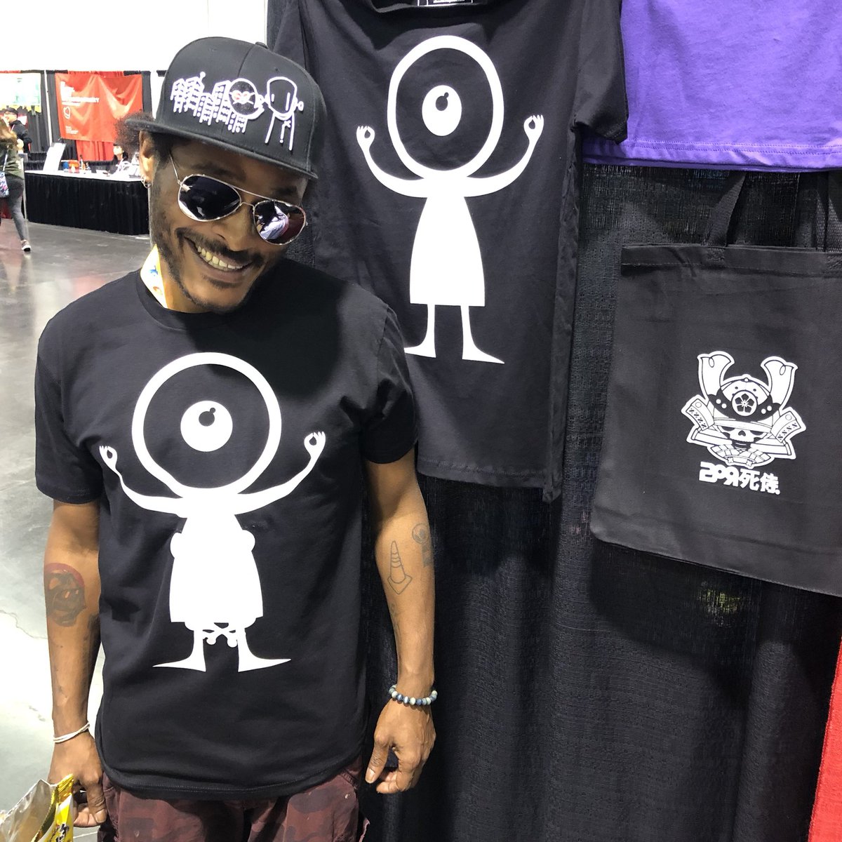 ialfromhell1's tweet photo. What a blast 
#designercon #aboutbeingseen #wootbear #scottwilkowsi https://t.co/znGbsOy4CI